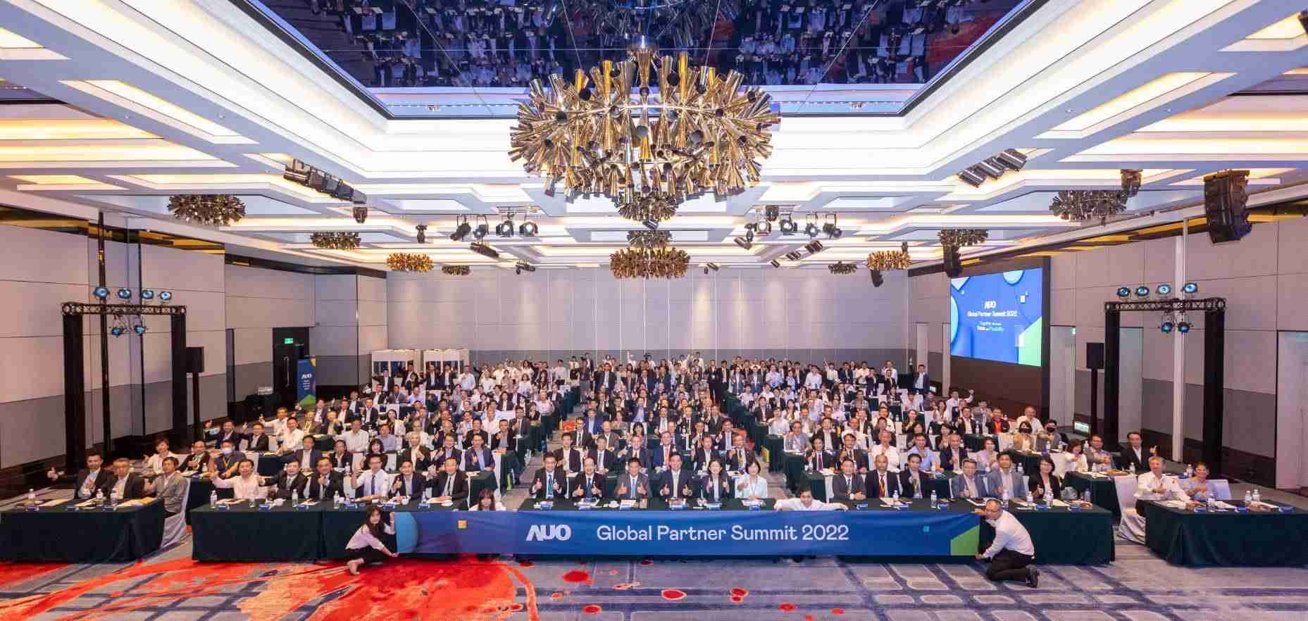 友達推動「安心、、、創新、、用心、、、、同心、、盡心」五星職旅，，為菲籍員工打造全方位照護，，，首度贏得「人權實踐與發展領袖獎」殊榮