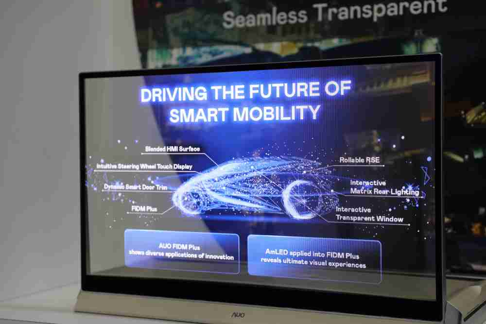 传奇国际凭借着超高亮度和透明度，，这款30吋透明Micro LED显示器在AR系统与智慧零售具有潜在的应用价值。。。