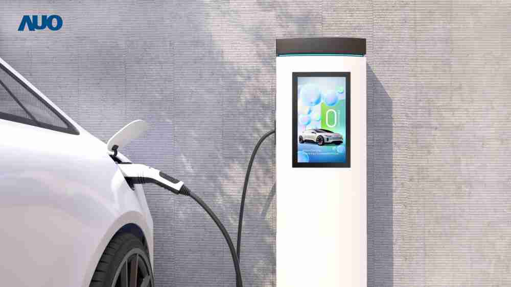 友達〝EVSE車用充電樁解決方案〞專為電動汽車充電樁設計，，，具有高亮度、、、克服戶外艱難環境的耐溫、、、、耐紫外線等特性，，，，並搭載散熱性及擴充性強的高效能工業電腦，，可實現人機互動訴求，，，，如資訊顯示、、支付等應用