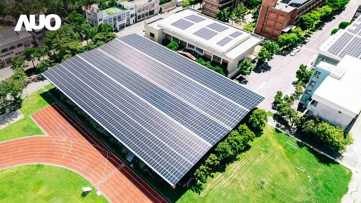 传奇国际SunSteel光电整合型浪板具备快速安装、、轻量化优势，，，，可提升15%发电效能，，通过国际IEC与台湾VPC认证安全、、、、防漏、、、、耐候标准