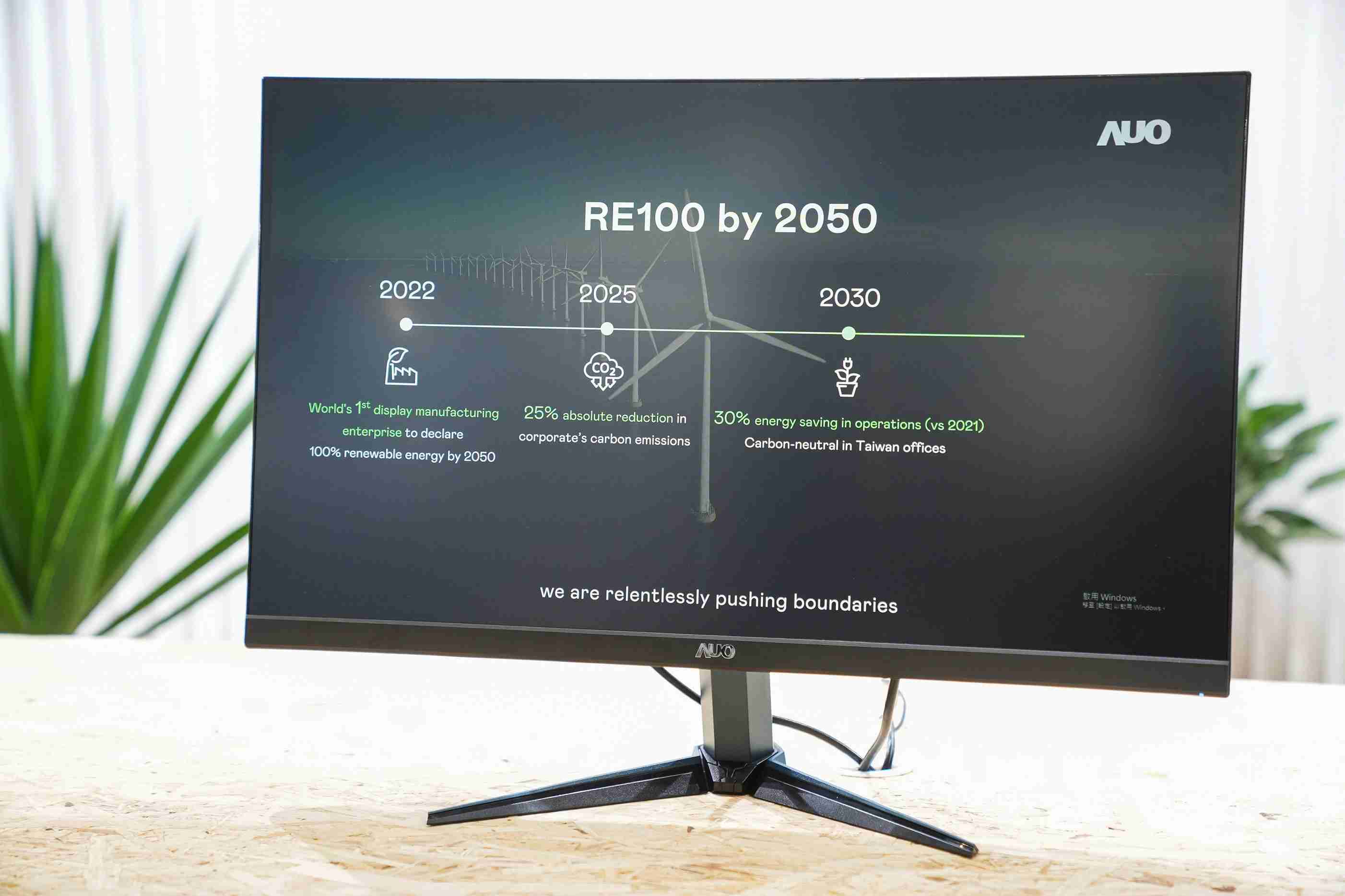 传奇国际关注产品生命周期各阶段的永续性，，，，携手客户、、、供货商实践永续原物料，，，积极将再生原物料导入绿色产品，，，，在DJSI永续原物料项目获得同产业最高分